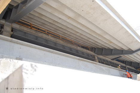 w głębi przyszła loża VIP