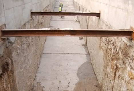 wjazd do parkingu podziemnego.