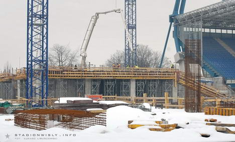 wylewanie stropu na poziomie trybuny narożnej