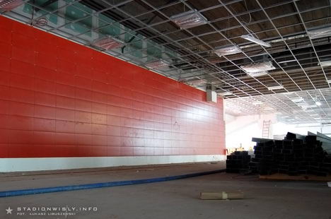 Ściana przy głównym holu na parterze trybuny