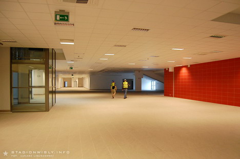 Ukończony parter trybuny wschodniej