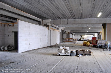 Stan prac na parterze trybuny głównej