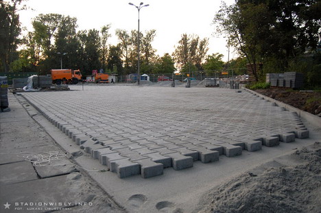 Budowa placu od strony al. 3 Maja